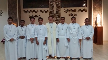 Juniores reciben Ministerio de la Educación Cristiana
